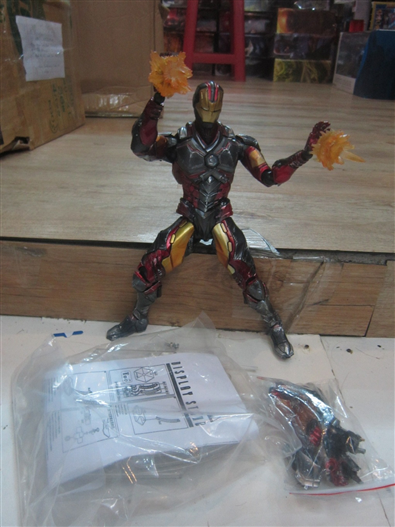 Mua bán PLAY ARTS KAI IRON MAN KO BOX